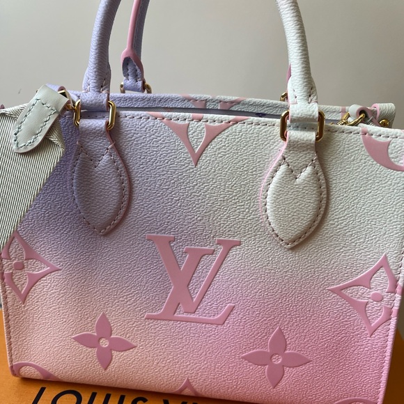 ❗️SOLD ❗️LV On the Go PM Sunrise Pastel 🦄🦄🦄 - Picture 2 of 7